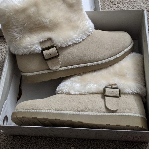 Shoes - Picture 10 of 16